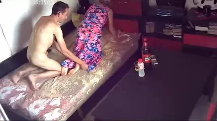Видео: Скрытая камера засняла измену жены с другом мужа